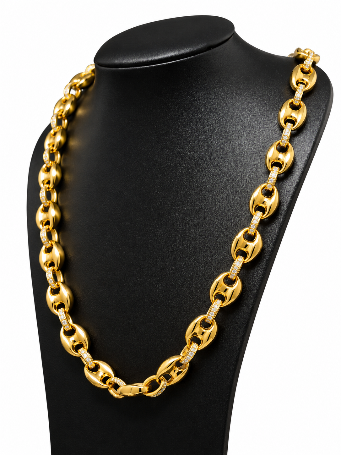 Imagen digital ilustrativa de cadena estilo Gucci Puff Link, no fotografía de la pieza real