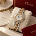 Imagen promocional digital ilustrativa del Cartier Must 21 bicolor